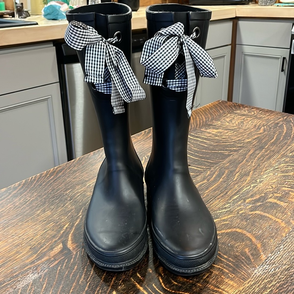 Black J.Crew rainbow boot with a gingham bow size 7